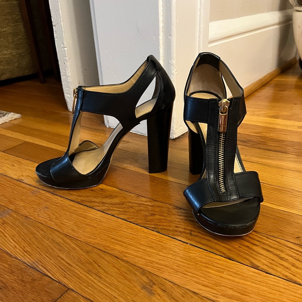 Michael Kors GUC Berkeley t-strap sandals